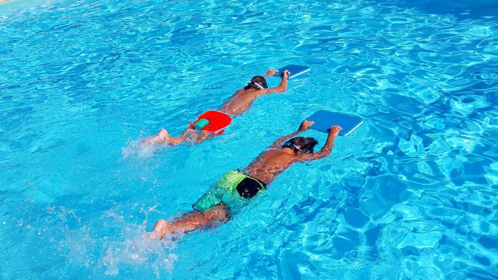 Actividad deportiva en verano: piscina