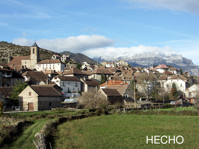 Desde las proximidades de la frontera francesa hasta las puertas de la Canal de Berdún, el río Aragón Subordán vertebra, con sus pequeños afluentes, la extensa geografía  del valle de Echo.