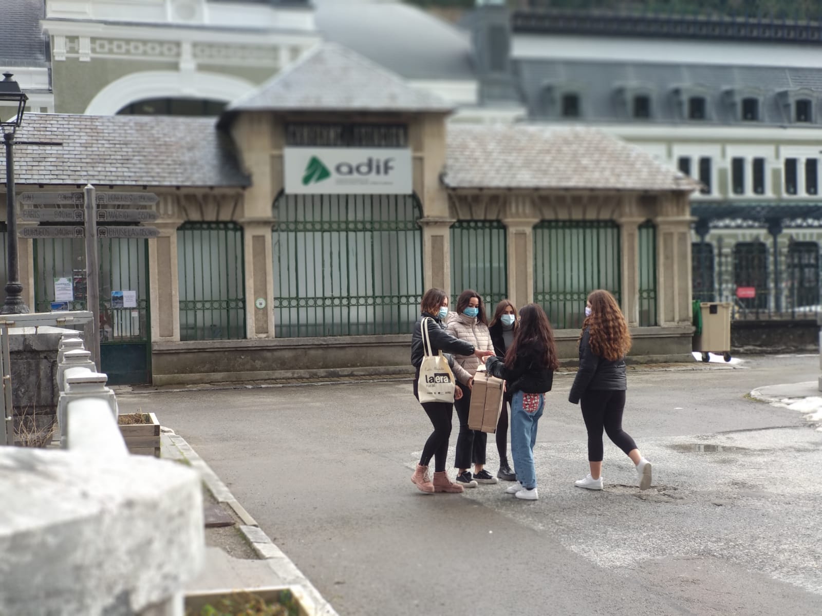 Comienza su viaje en La Jacetania una maleta que conecta a los jóvenes rurales