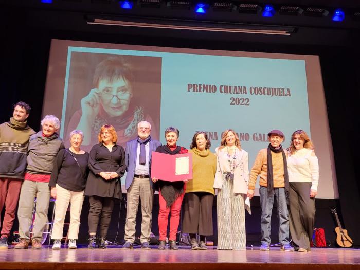 Elena Gusano recibe el Premio Chuana Coscujuela por su trabajo por revitalizar el aragonés ansotano